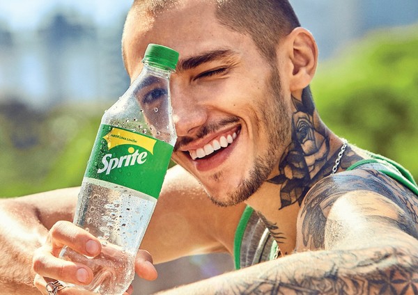 Sprite lanza su nuevo envase transparente, más fácil de reciclar