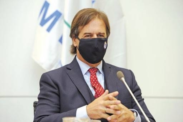 HOY / Uruguay anuncia la compra de vacunas de Pfizer y Sinovac