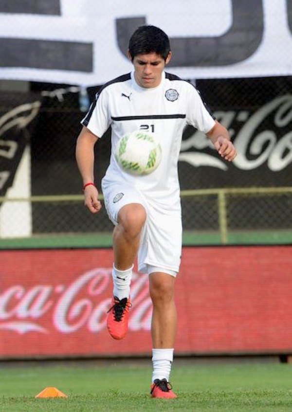 Crónica / Saúl le pidió a Huracán que lo deje jugar en el Decano