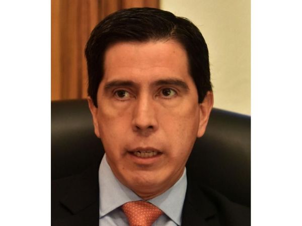 Marito hace enroque de ministros, pero mantiene a los cuestionados
