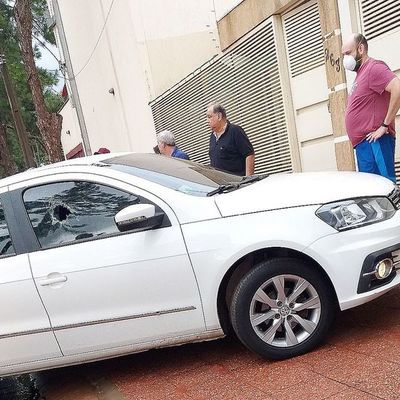 Un joven es asesinado dentro de su automóvil - Nacionales - ABC Color
