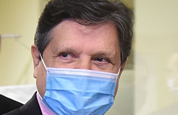 Abdo improvisa cambios de ministros ante una ola de críticas a su gestión - Nacionales - ABC Color