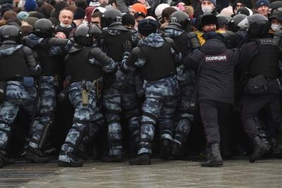 Más de 1.000 arrestos en Rusia y enfrentamientos durante manifestaciones por Navalni - Mundo - ABC Color