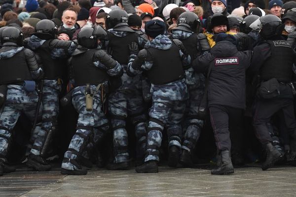 Más de 1.000 arrestos en Rusia y enfrentamientos durante manifestaciones por Navalni - Mundo - ABC Color