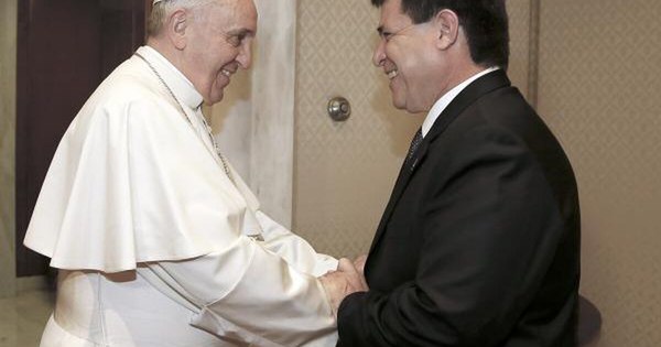 La Nación / Papa Francisco a Horacio Cartes: “Somos parte de una sola familia, navegando en una misma barca”
