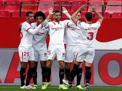 Otro triplete de En-Nesyri lleva al Sevilla a puestos 'Champions'