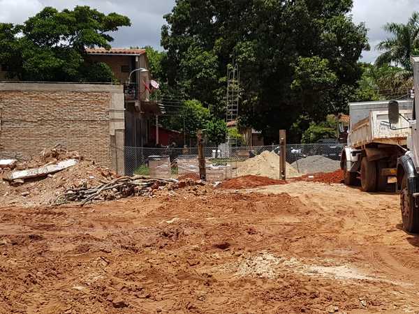 Vecinos buscan evitar se construya de plena calle » San Lorenzo PY