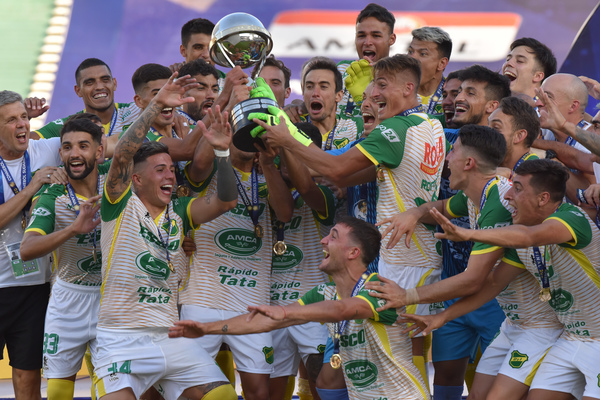 El momento soñado: festejar con el trofeo en manos