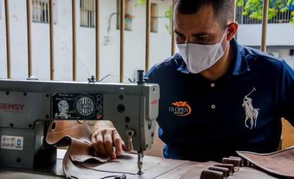 HOY / “La máquina de coser me cambió la vida”: interno apunta a su reinserción social