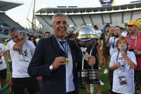 Crespo, de temible delantero a técnico campeón de la Sudamericana