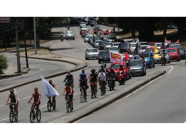 Caravanas en decenas de ciudades piden la destitución de Bolsonaro