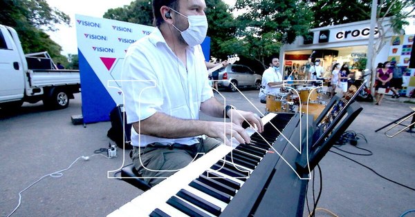 La Nación / El InterExa JazzBand le puso el swing a las calles de San Ber