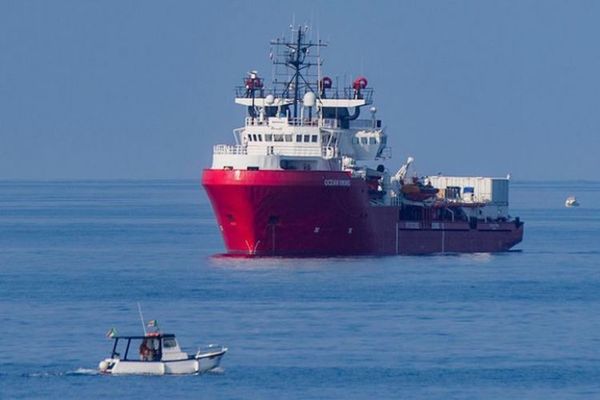 La nave Ocean Viking con 373 migrantes pide puerto ante el empeoramiento del mar