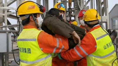 Rescatan a once de los mineros atrapados desde hace dos semanas en China - ADN Digital