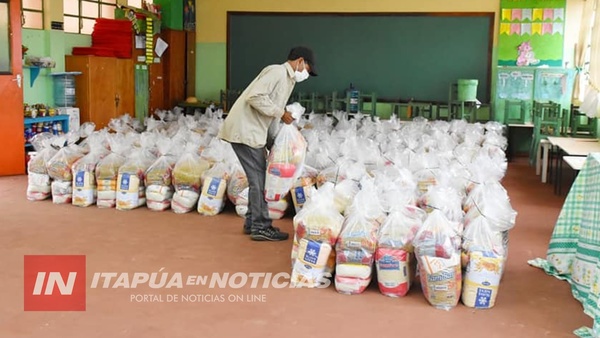 SE PREPARAN PARA ENTREGAR KITS O SERVIR ALMUERZO PARA ESCOLARES