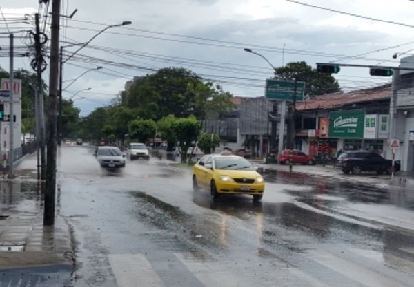 Domingo caluroso y con lluvias