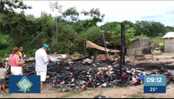 HOY / Familias del RC4 quedan sin nada tras incendio en la noche del sábado