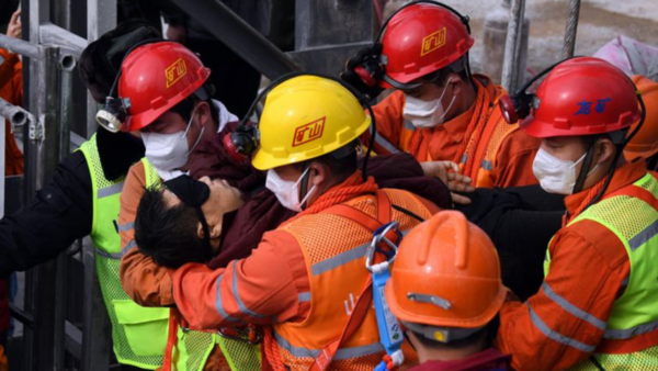 De los 22 mineros chinos atrapados, la mitad ya fueron rescatados