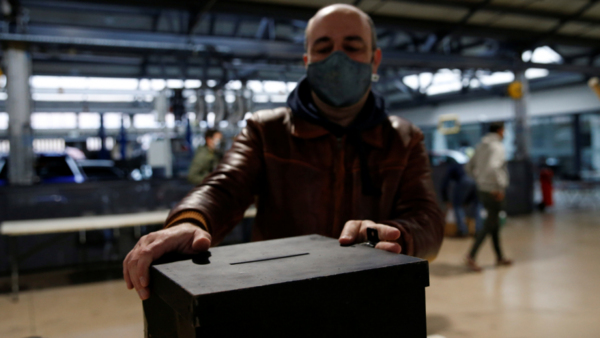 Portugal vota en las presidenciales con el coronavirus fuera de control