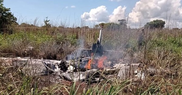 La Nación / Seis muertos, entre ellos cuatro futbolistas, al caer una avioneta en Brasil