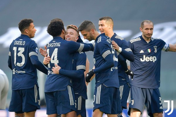 Juventus vuelve al triunfo y acorta distancias con Milan e Inter