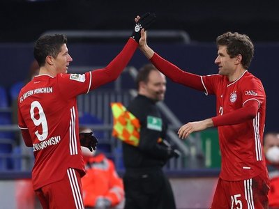 Bayern golea al Schalke y sigue imparable en la Bundesliga