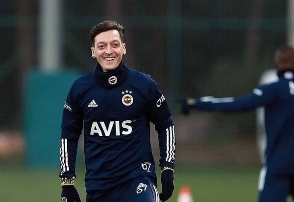 HOY / Mesut Özil firma con el Fenerbahçe