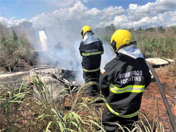Presidente y cuatro futbolistas de club brasileño mueren en accidente aéreo