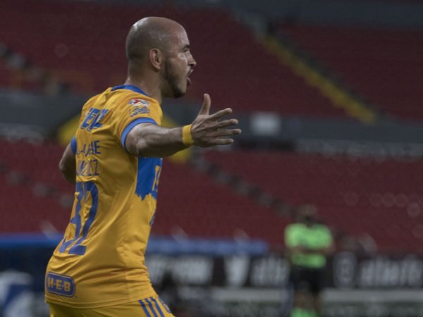 Carlos González vuelve a marcar en México