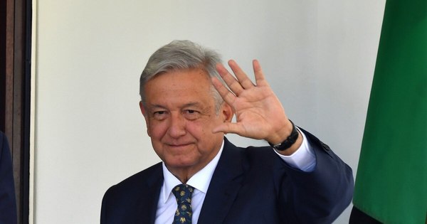La Nación / Presidente mexicano López Obrador anuncia que tiene COVID-19
