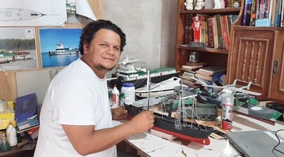 Crónica / MODELISTA VALE Sueña completar réplica de barcos históricos