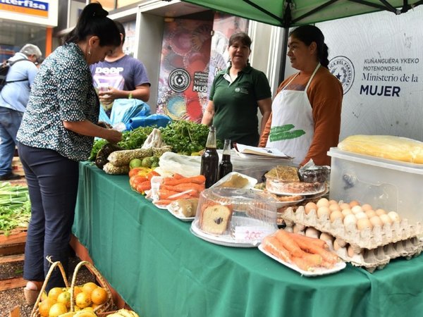Experta enseña cómo alimentarse en verano