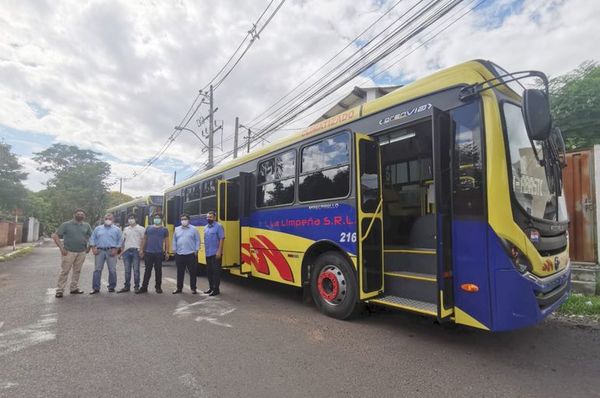 Hacen todo un show por la incorporación de dos buses - Nacionales - ABC Color