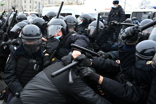 HRW denuncia que Rusia pisotea el derecho de los rusos a las protestas - Mundo - ABC Color
