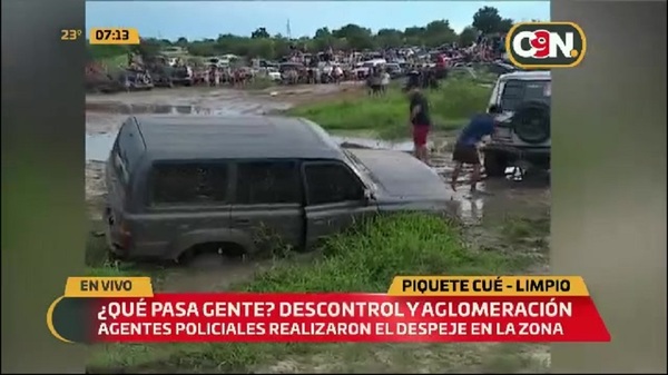 Descontrol y aglomeración en zona de Piquete Cué - C9N