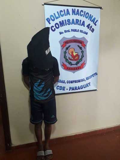 Fingió dolor de panza para ingresar a casa ajena y robar un celular