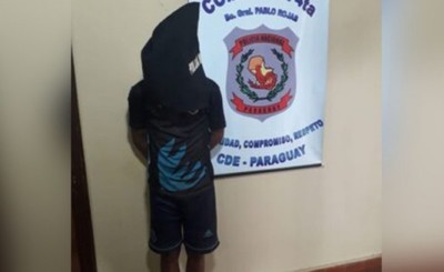 Pidió entrar al baño por dolor de barriga, pero entró a robar