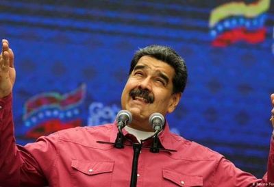 Maduro presenta gotas milagrosas que neutralizan el coronavirus