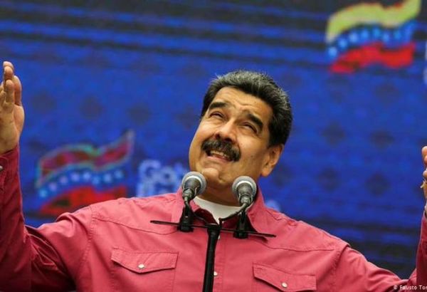 Maduro presenta gotas milagrosas que neutralizan el coronavirus