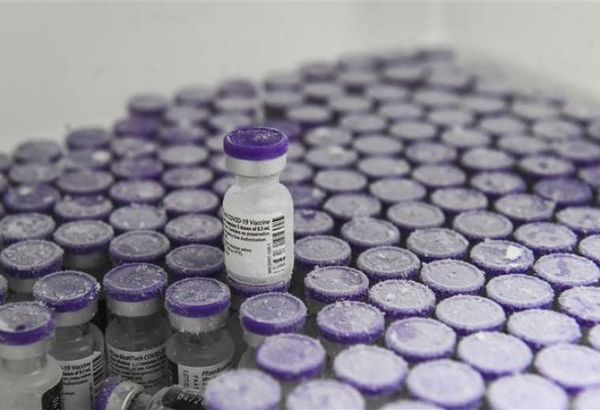 UE presiona a farmacéuticas por retrasos en vacunas contra el Covid-19