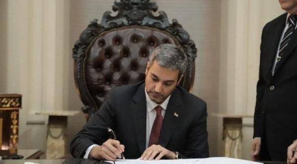 Mario Abdo firma decreto que reglamenta Presupuesto General