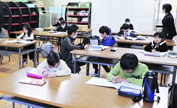 HOY / Volver o no a clases presenciales: familias deben analizar riesgo- beneficio