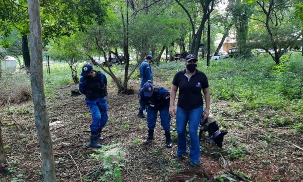 Buscan en un baldío a Dahiana Espinoza con la ayuda de canes