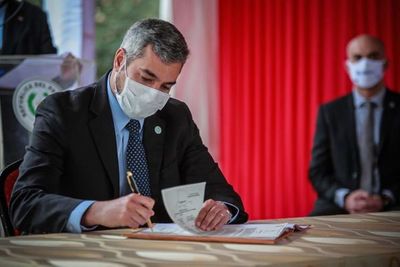 Marito firma decreto que reglamenta Presupuesto General