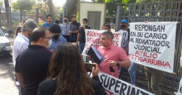 La Nación / Rematadores nuevamente piden levantar suspensión de su presidente