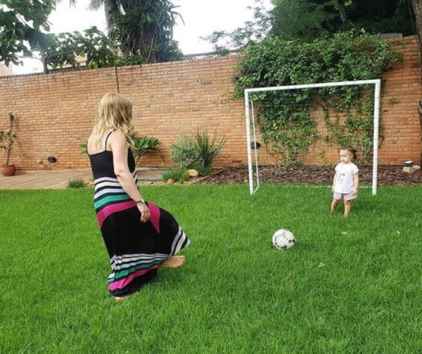 Menchi y su “nieta futbolera“