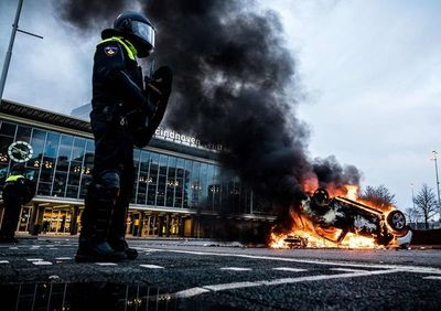 El mundo cierra fronteras frente a la pandemia al tiempo que aumentan protestas  por toques de queda - Mundo - ABC Color