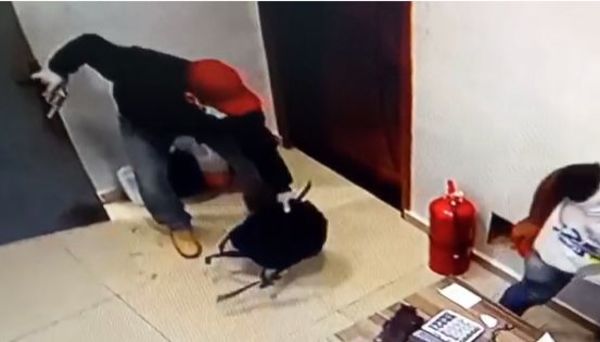 Roban G. 50 millones en asalto a una gasolinera - ABC en el Este - ABC Color