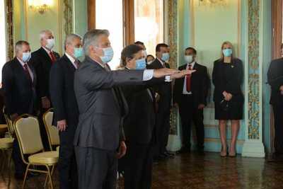 Juraron nuevos ministros y Giuzzio anunció que no habrá recaudación para la corona - ADN Digital