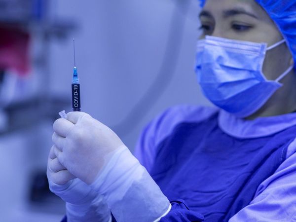 Moderna protege contra las variantes británica y surafricana